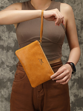 Kožna torbica za mobitel s pretincem za novčiće, clutch stil, koža prvog sloja, zatvaranje na zip, vodoravni kvadratni oblik