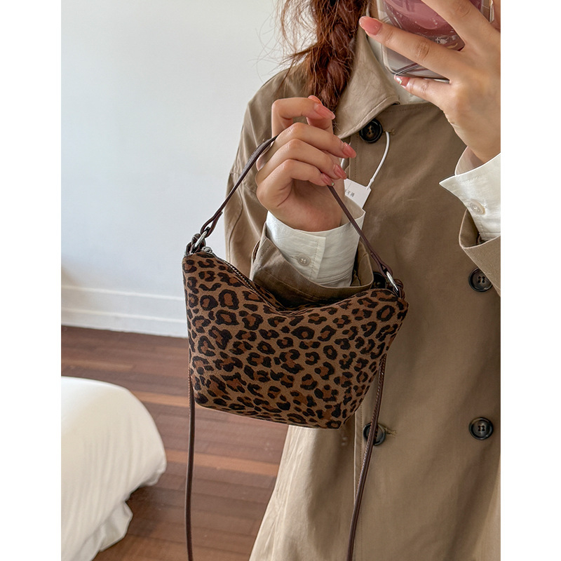 Casual PU bucket torba sa zipom, jesen 2025