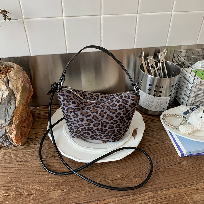 Casual PU bucket torba sa zipom, jesen 2025