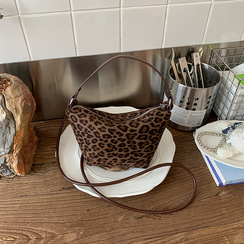 Casual PU bucket torba sa zipom, jesen 2025
