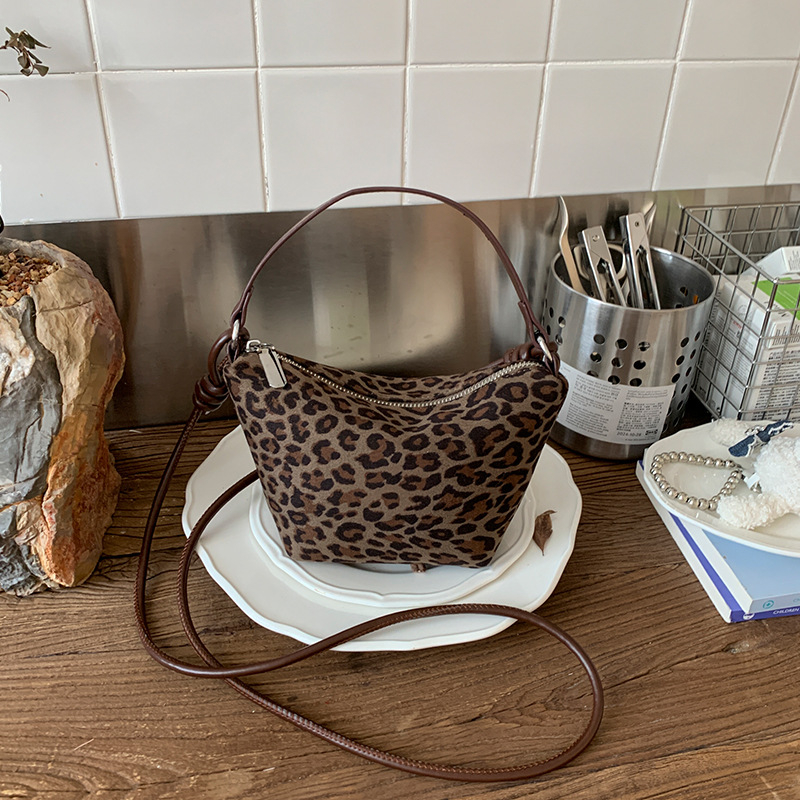 Casual PU bucket torba sa zipom, jesen 2025