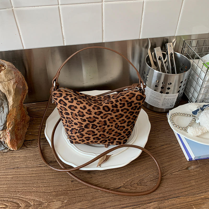 Casual PU bucket torba sa zipom, jesen 2025