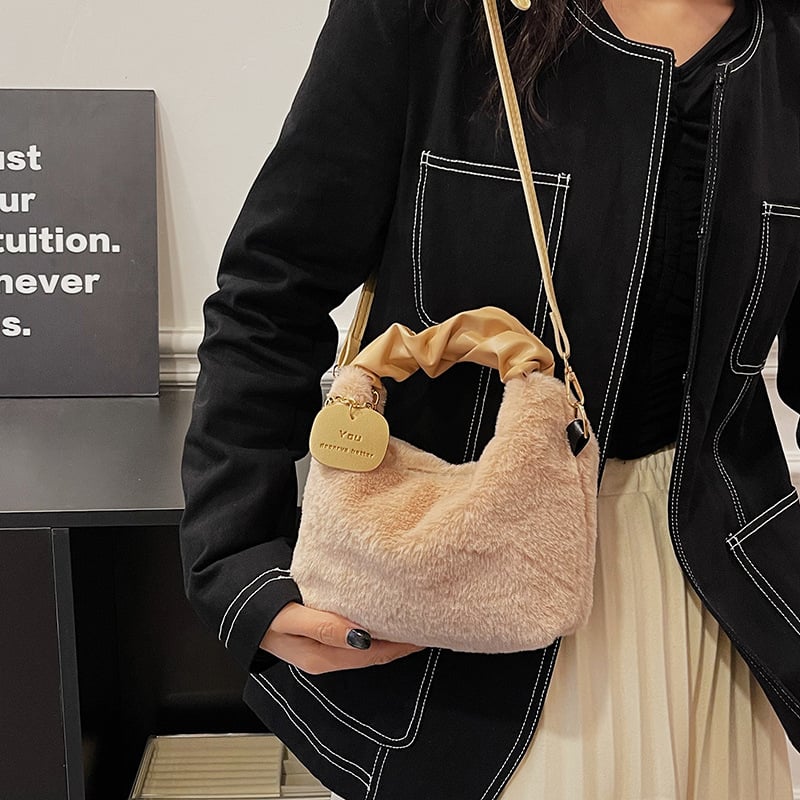 Plišana mala kvadratna crossbody torbica s kožnim detaljima, zatvaranje zipom, unutarnja džep, s jednom naramenicom