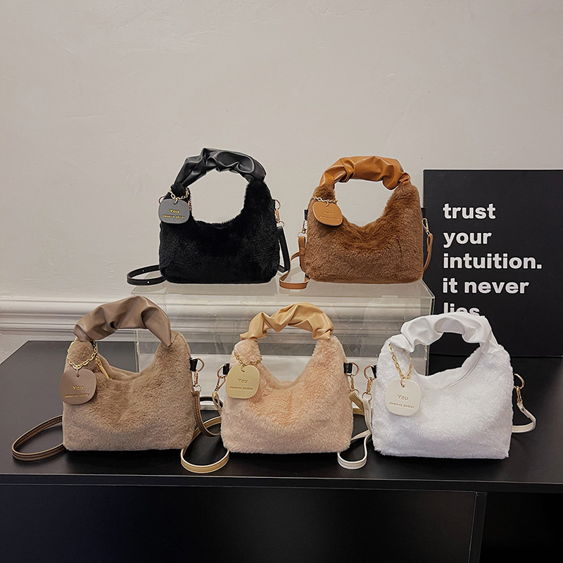 Plišana mala kvadratna crossbody torbica s kožnim detaljima, zatvaranje zipom, unutarnja džep, s jednom naramenicom
