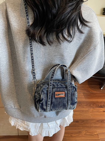 Τσάντα crossbody από denim, μικρό τετράγωνο σχήμα, φερμουάρ, μονός ιμάντας, επένδυση πολυεστέρα