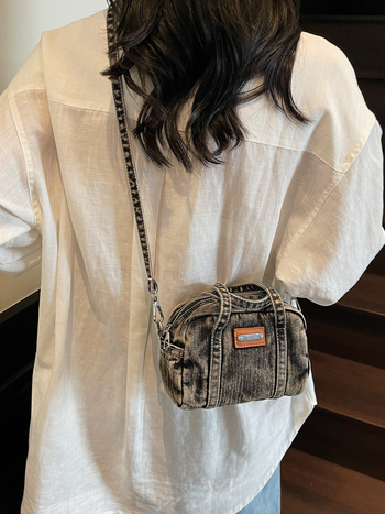 Τσάντα crossbody από denim, μικρό τετράγωνο σχήμα, φερμουάρ, μονός ιμάντας, επένδυση πολυεστέρα