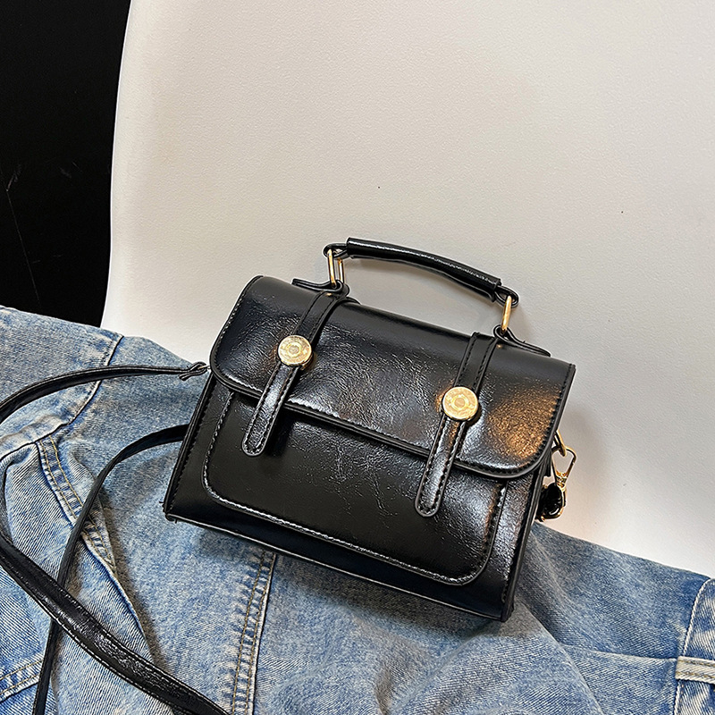 PU crossbody torba, horizontalni kvadratni oblik, zatvoren otvor, unutarnja džep sa zipom, s jednim remenom.