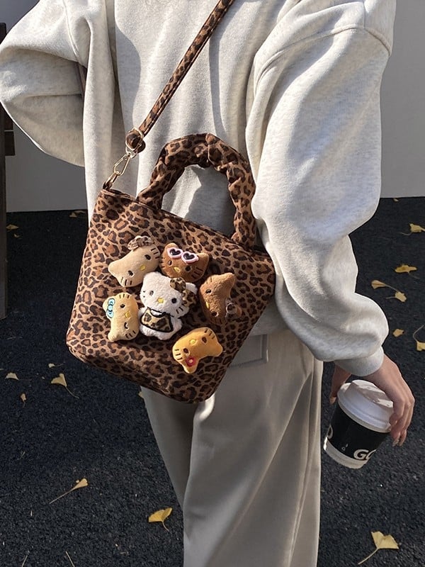 Ženska velur bucket torba s leopard printom i motivom mačje lutke, magnetsko zatvaranje, džep za telefon, zima 2025