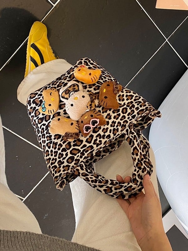 Ženska velur bucket torba s leopard printom i motivom mačje lutke, magnetsko zatvaranje, džep za telefon, zima 2025