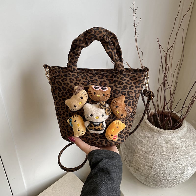 Ženska velur bucket torba s leopard printom i motivom mačje lutke, magnetsko zatvaranje, džep za telefon, zima 2025
