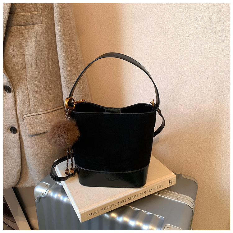 Ženska bucket torba, retro stil, novi model 2025 s matnom teksturom, jednonamenska torba preko ramena, za jesen i zimu