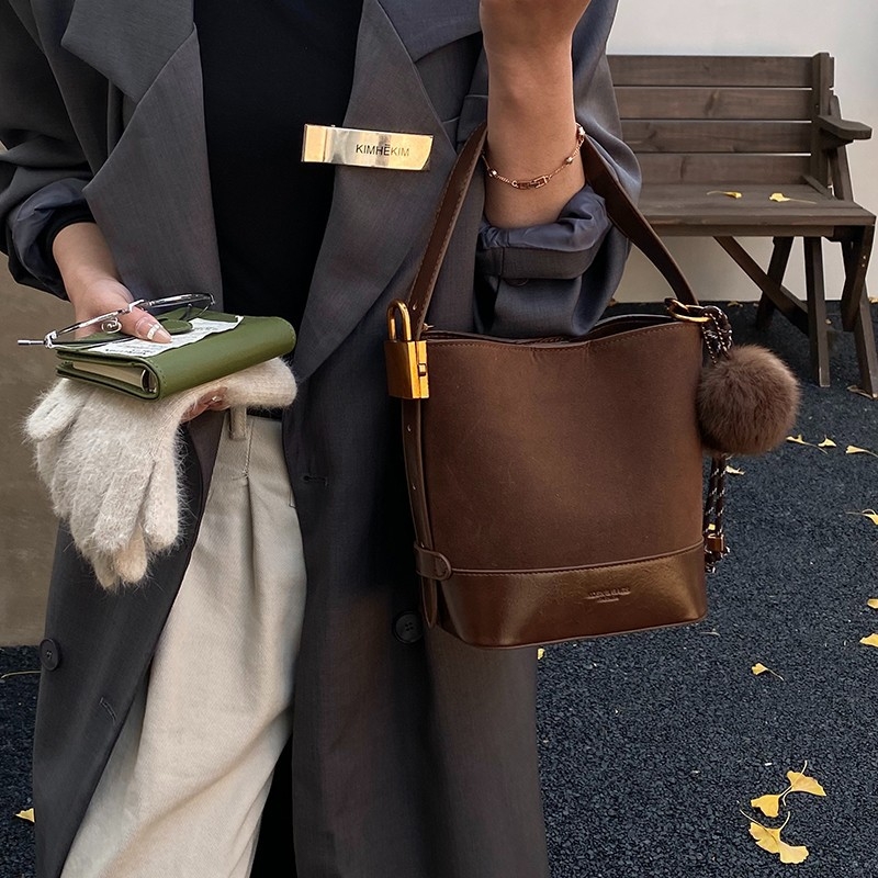 Ženska bucket torba, retro stil, novi model 2025 s matnom teksturom, jednonamenska torba preko ramena, za jesen i zimu