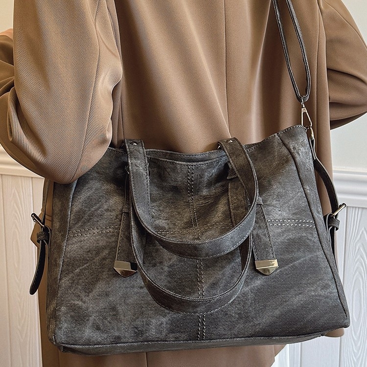 Crossbody torba Jiaen, PU materijal, gradski minimalistički stil, zatvaranje na zip, horizontalni kvadratni oblik