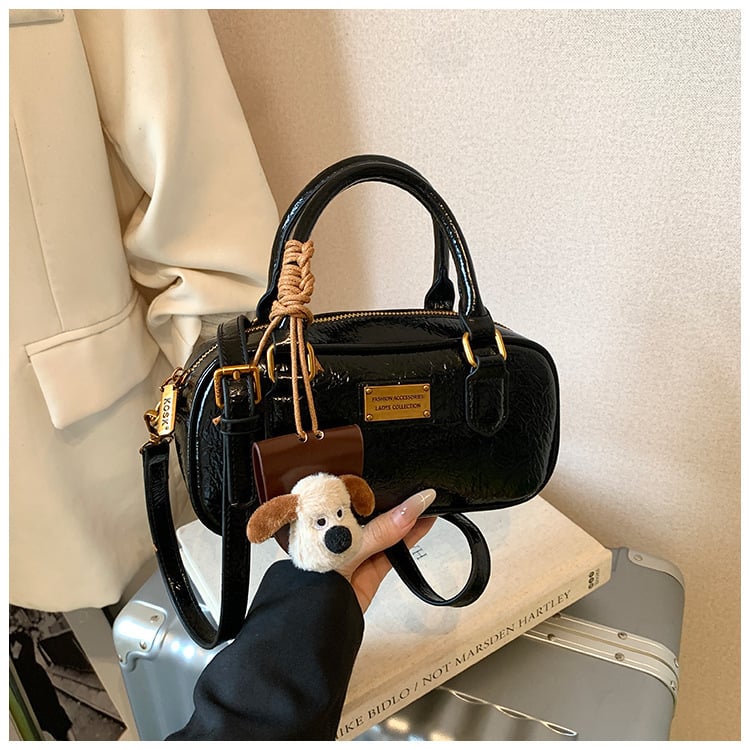 Bowling táska, alkar-stílus, városi minimalizmus; PU bőr; vízszintes négyzet alakú forma; zipzáras zárás; belső zseb: zipzáros zseb és telefonos zseb