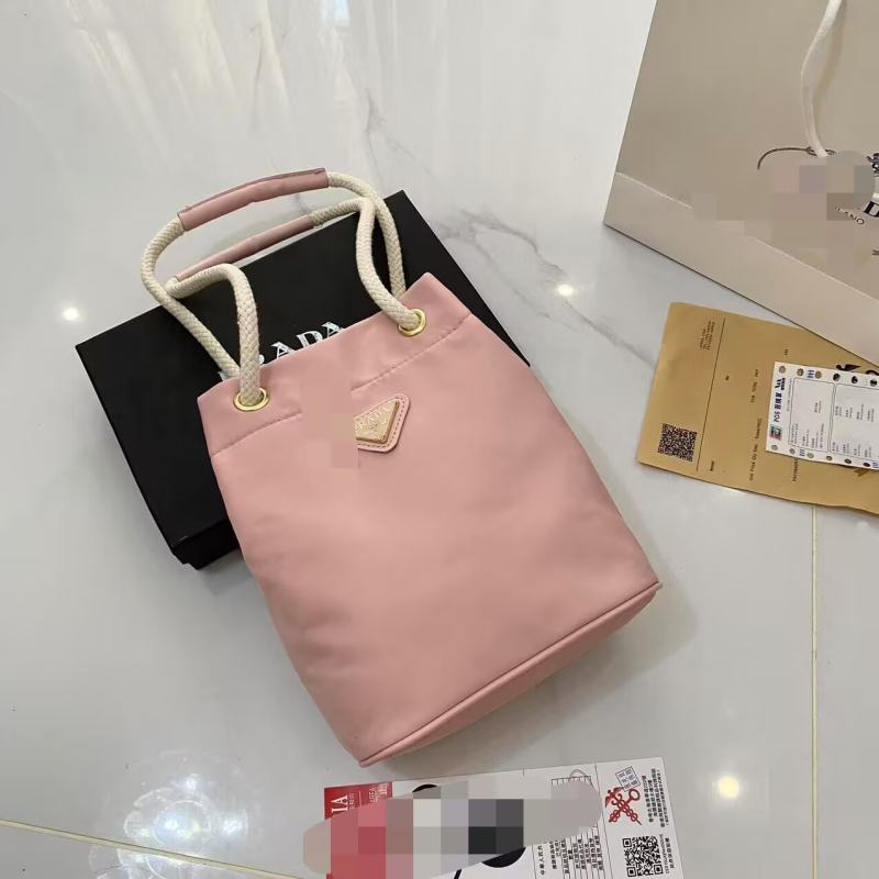 Bucket torba od Oxford platna, urbanistički minimalistički stil, zatvarač na povlačenje i unutarnji džep sa zatvaračem