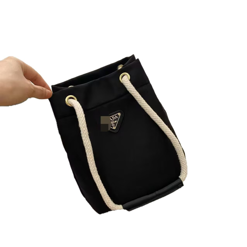 Bucket torba od Oxford platna, urbanistički minimalistički stil, zatvarač na povlačenje i unutarnji džep sa zatvaračem
