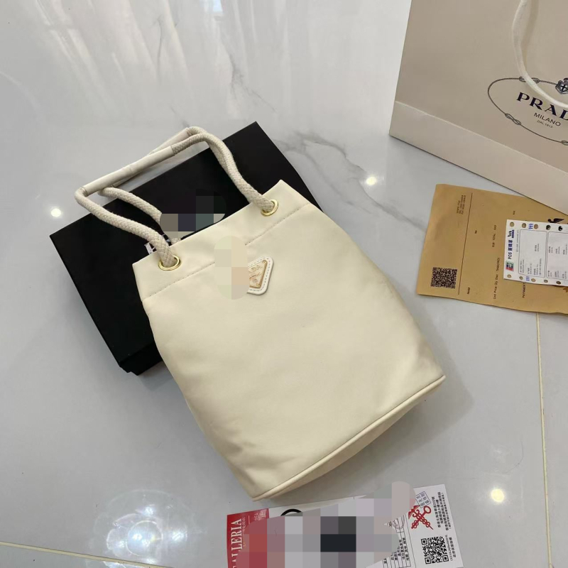 Bucket torba od Oxford platna, urbanistički minimalistički stil, zatvarač na povlačenje i unutarnji džep sa zatvaračem