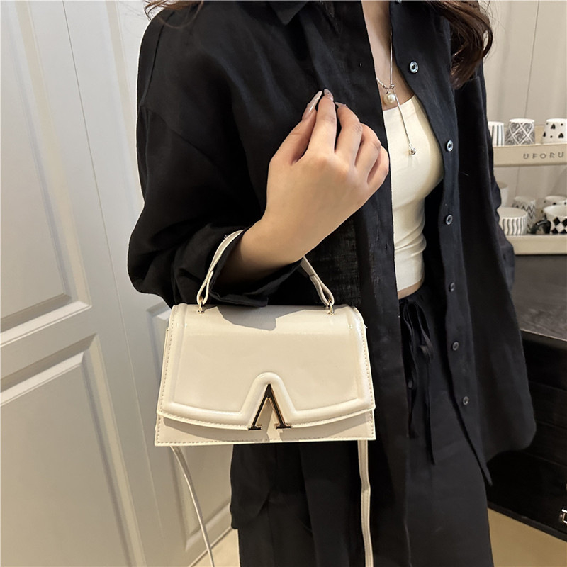 Ženska mini kvadratna torbica s francuskim stilom i teksturom slova, 2025 casual torba za rame ili crossbody