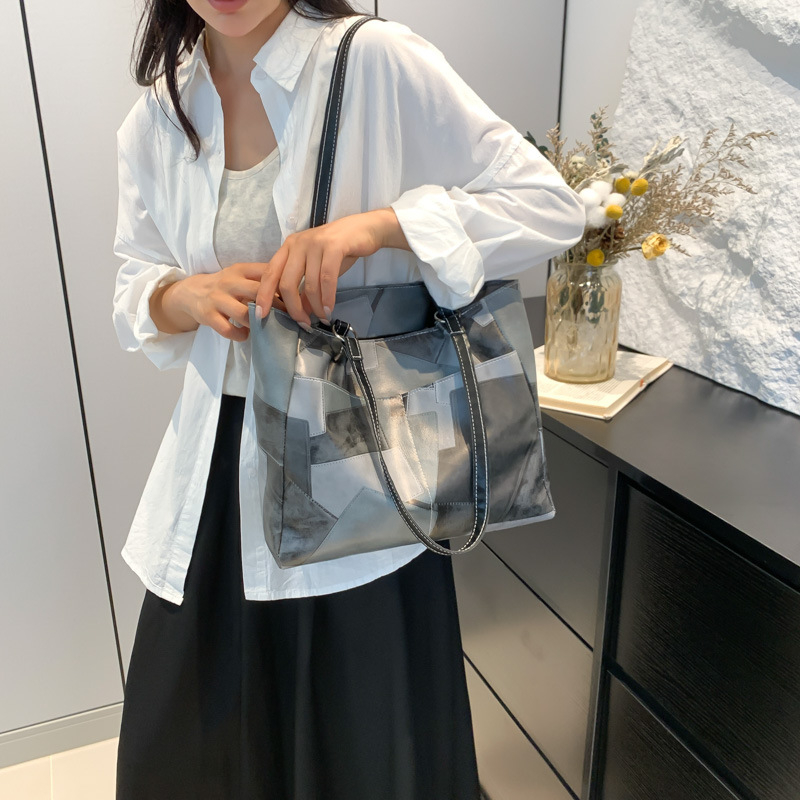 Casualna moda Tote torba — PU materijal, zatvarač, unutarnja džep za telefon, poliester podstava, horizontalni kvadratni oblik