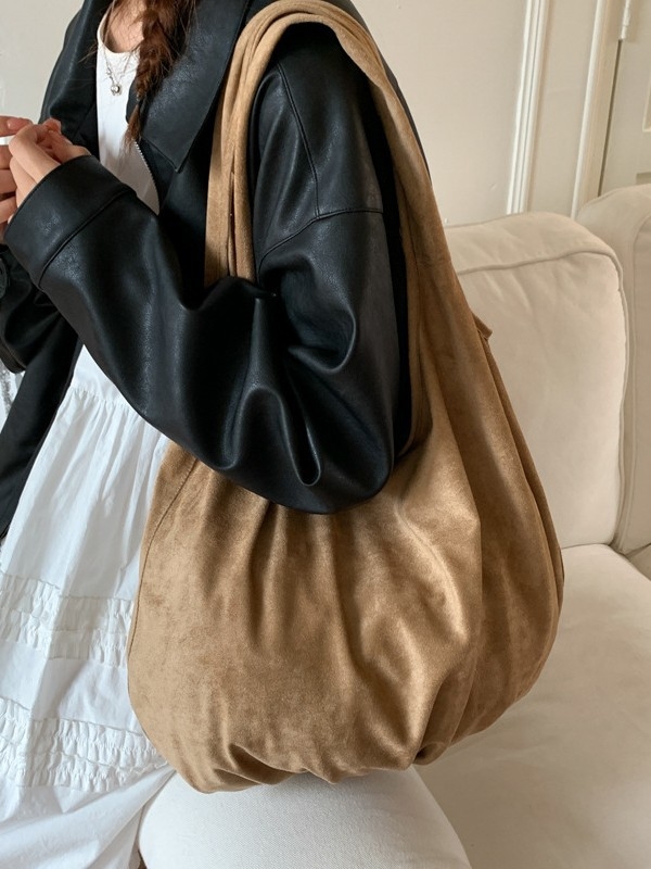 Torba za rame - velur koža, gradski minimalistički stil, cilindrični oblik, magnetska kopča, unutarnji džep sa zipom i džep za mobitel