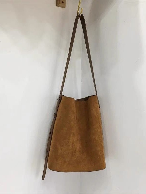 PU bucket torba, oblik košare, magnetska kopča, podstava od sintetičke kože, mekana konstrukcija, jedna naramenica, za svakodnevnu upotrebu