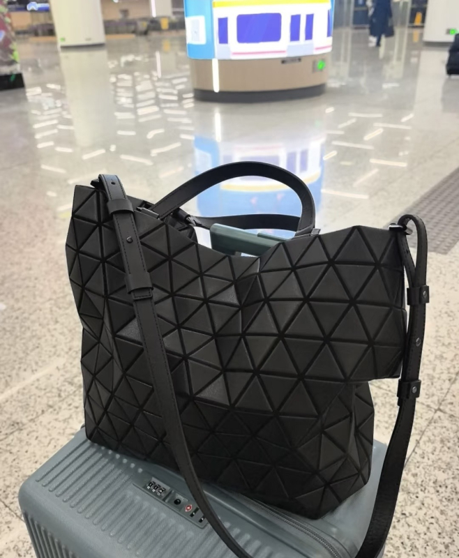PVC ženska crossbody torba s quiltom, zatvarač, unutarnji pretinci za telefon i osobnu iskaznicu