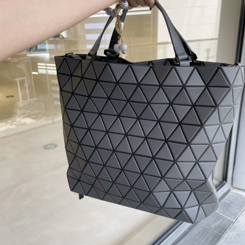 PVC ženska crossbody torba s quiltom, zatvarač, unutarnji pretinci za telefon i osobnu iskaznicu