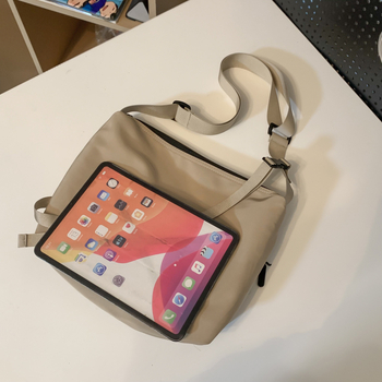 Nylon tote torba sa zatvaračem, horizontalnog kvadratnog oblika, unutarnji džep sa zatvaračem i džep za telefon