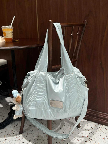 Nylon Tote torba za žene, zatvaranje na zip, uspravni kvadratni oblik, laminirana unutarnja džep sa zatvaračem, podloga od poliestera, jedna naramenica, ulični stil