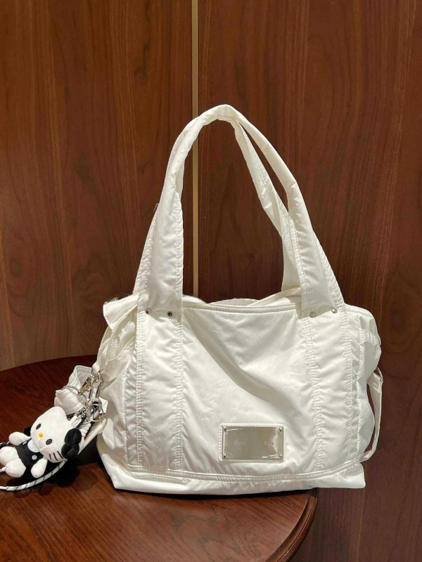 Nylon Tote torba za žene, zatvaranje na zip, uspravni kvadratni oblik, laminirana unutarnja džep sa zatvaračem, podloga od poliestera, jedna naramenica, ulični stil