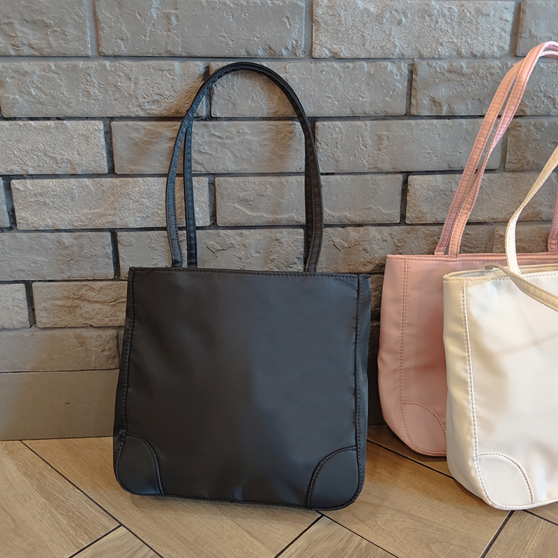 Nylon tote torba za rame, otvoreni gornji dio, vertikalni kvadratni oblik, džep za telefon