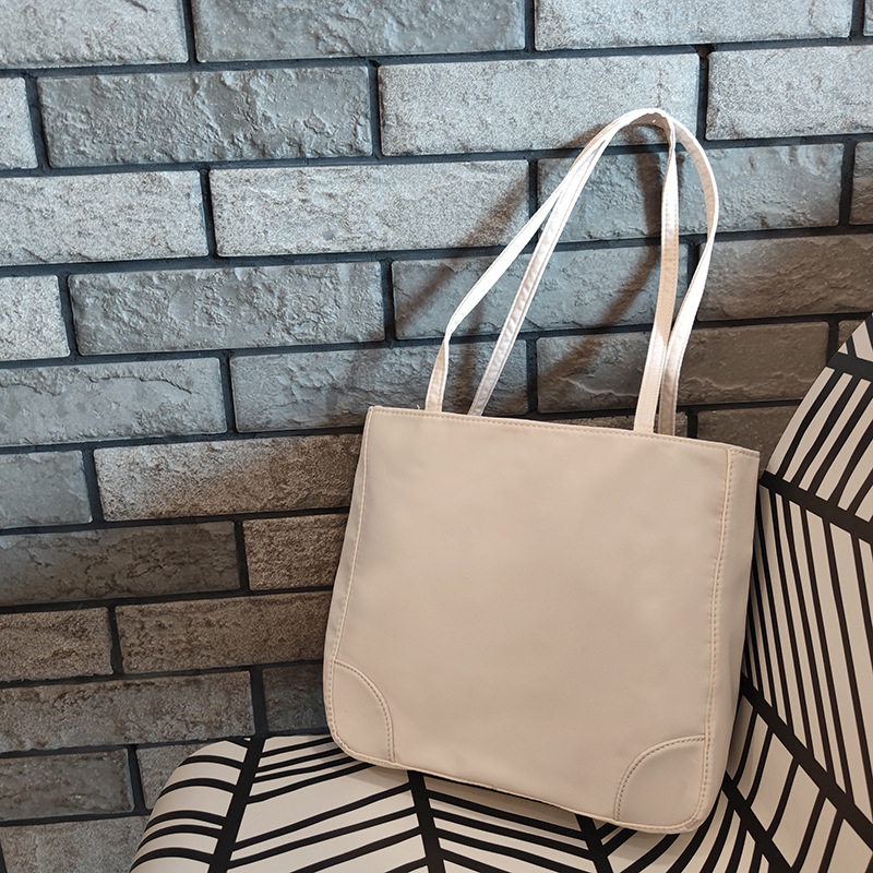 Nylon tote torba za rame, otvoreni gornji dio, vertikalni kvadratni oblik, džep za telefon