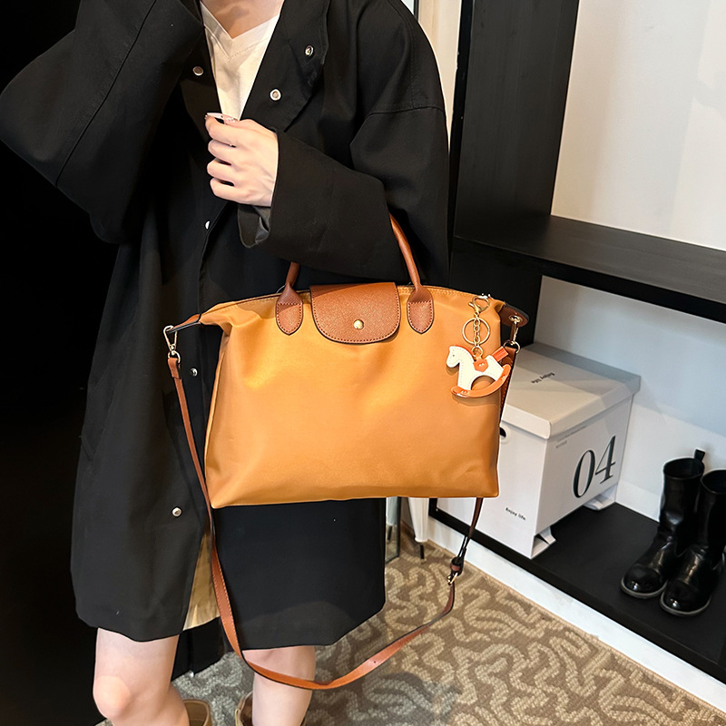 Dumpling Tote torba s izvezenim dizajnom, urban stil jednostavnosti, Oxford tkanina, horizontalni kvadratni oblik, zatvarač, unutarnja džep s zatvaračem