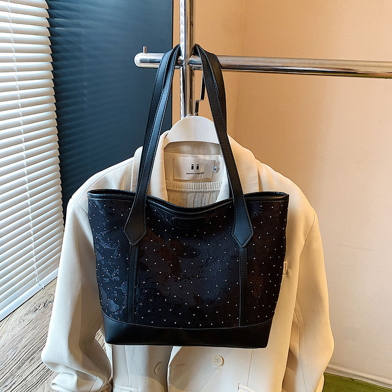 Moderna i svestrana tote torba velikog kapaciteta; trendovski jednostavan uzorak; visokokvalitetna svakodnevna crossbody torba.
