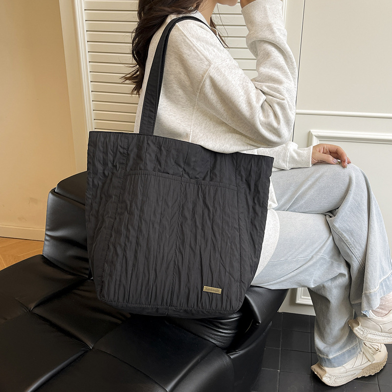 Чанта Tote, полиестер, ежедневен стил, закопчаване с цип, вътрешен джоб с цип, хоризонтално квадратна форма, двойни презрамки, есен 2025