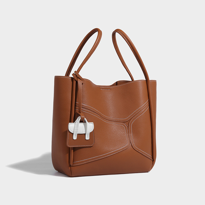 Bucket táska természetes bőrből, mágneses zár, poliészter bélés, belső zseb cipzárral