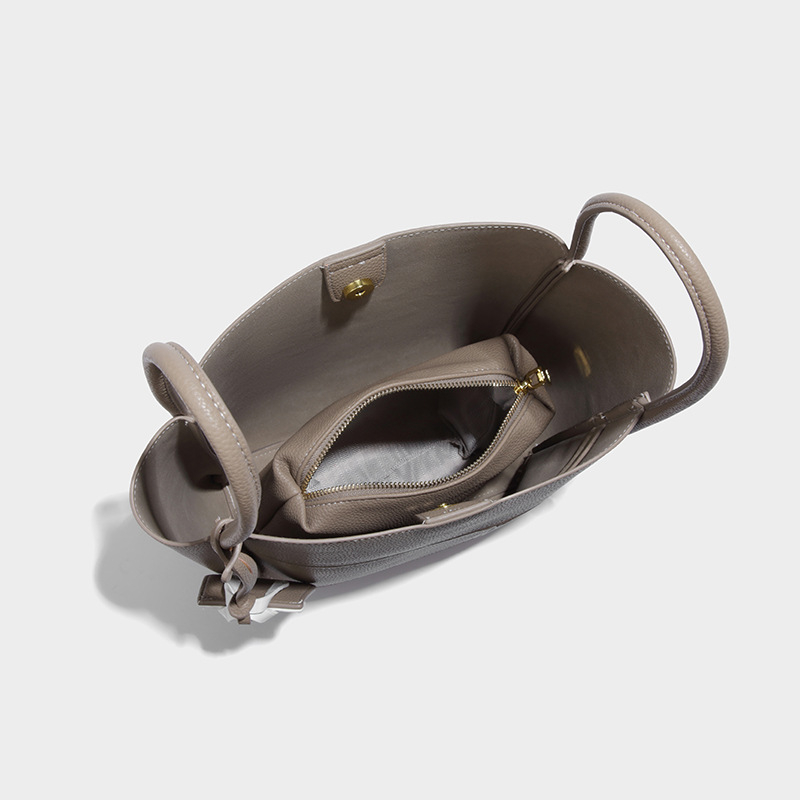 Bucket táska természetes bőrből, mágneses zár, poliészter bélés, belső zseb cipzárral