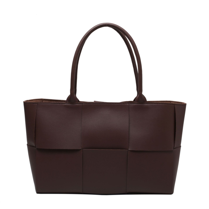 PU anyagú tote táska cipzárral, belső zsebek telefonhoz és cipzáras zseb, vízszintes négyszögletes forma, kettős vállpánt