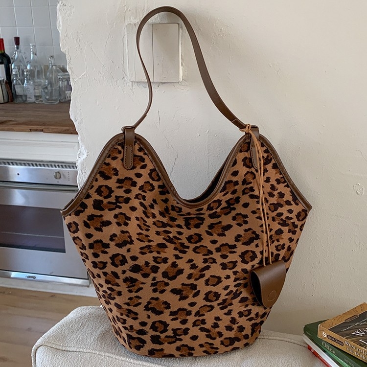 Tote torba — niša retro gradski stil za dnevnu uporabu, velika kapaciteta, visokokvalitetni zapadni stil — PU materijal, gradska jednostavnost, vodoravni kvadratni oblik, unutarnja džep na zip, jedna naramenica