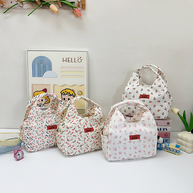 Najlonska bucket bag s malim cvjetnim uzorkom za svakodnevnu upotrebu, horizontalni kvadratni oblik, zatvarač, podstava od poliestera, unutarnje džepove za telefon i osobnu iskaznicu, street stil, ljeto 2024