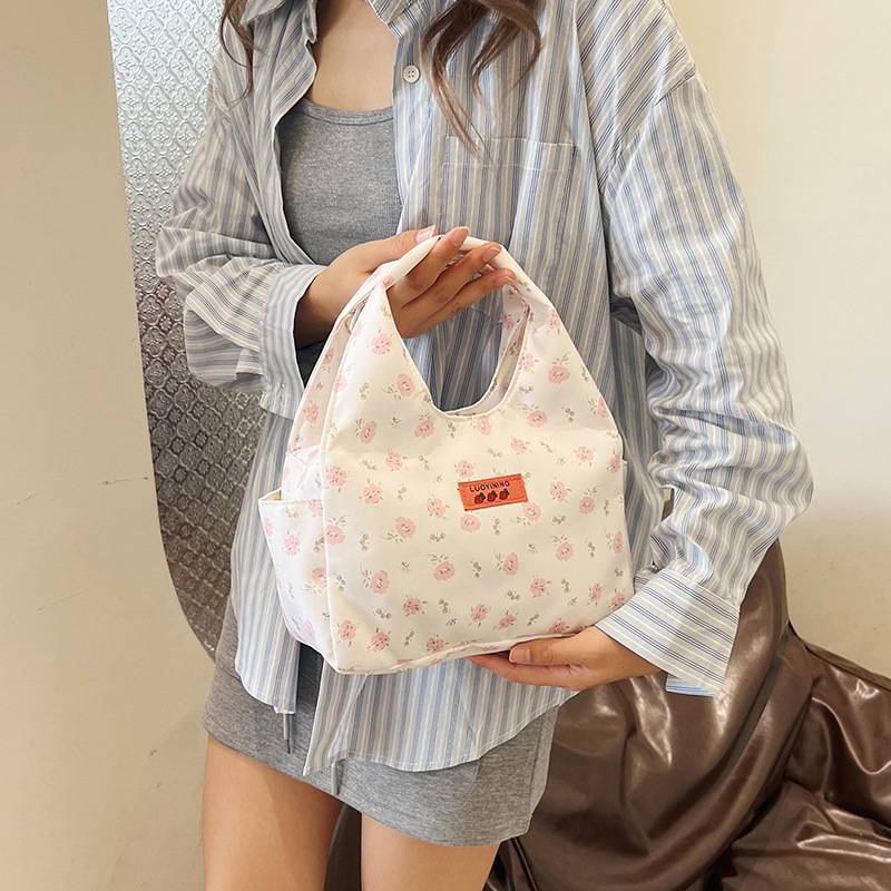 Najlonska bucket bag s malim cvjetnim uzorkom za svakodnevnu upotrebu, horizontalni kvadratni oblik, zatvarač, podstava od poliestera, unutarnje džepove za telefon i osobnu iskaznicu, street stil, ljeto 2024