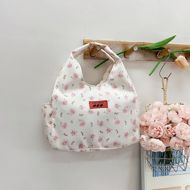 Najlonska bucket bag s malim cvjetnim uzorkom za svakodnevnu upotrebu, horizontalni kvadratni oblik, zatvarač, podstava od poliestera, unutarnje džepove za telefon i osobnu iskaznicu, street stil, ljeto 2024
