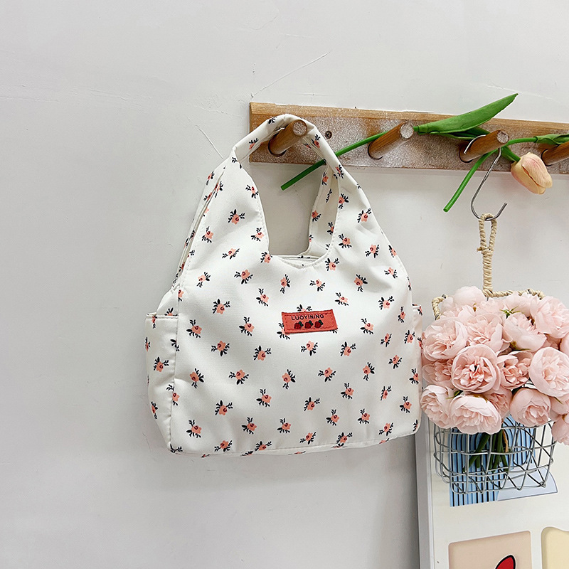 Najlonska bucket bag s malim cvjetnim uzorkom za svakodnevnu upotrebu, horizontalni kvadratni oblik, zatvarač, podstava od poliestera, unutarnje džepove za telefon i osobnu iskaznicu, street stil, ljeto 2024