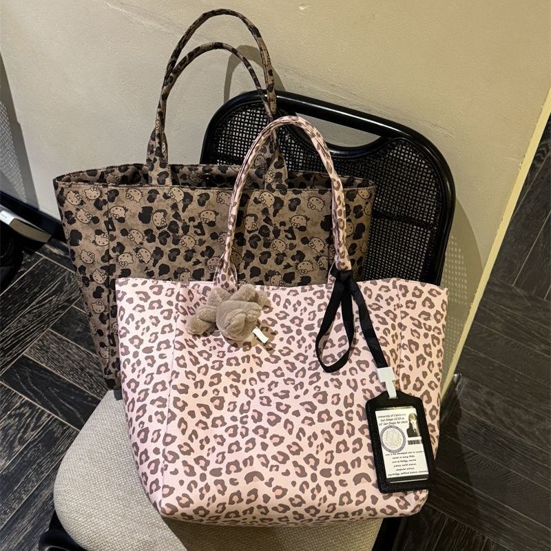 Torba od platna s leopard printom, za rameno/crossbody, gradski minimalistički stil, vertikalno kvadratnog oblika, zatvarač, podstava od poliester