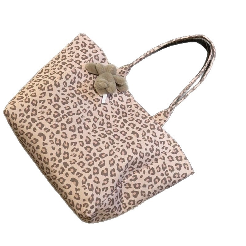 Torba od platna s leopard printom, za rameno/crossbody, gradski minimalistički stil, vertikalno kvadratnog oblika, zatvarač, podstava od poliester