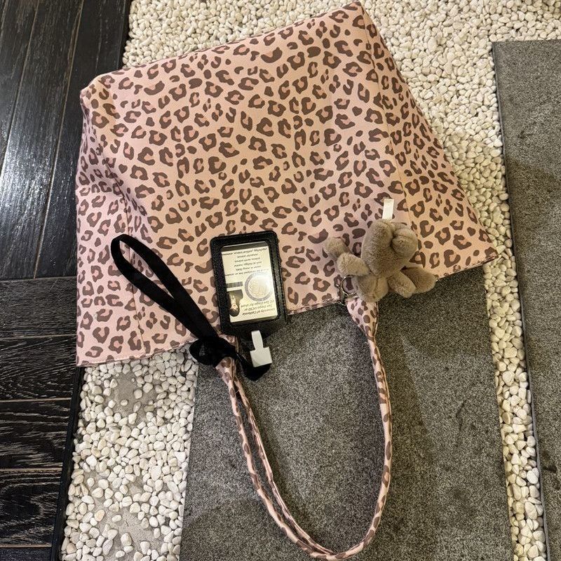 Torba od platna s leopard printom, za rameno/crossbody, gradski minimalistički stil, vertikalno kvadratnog oblika, zatvarač, podstava od poliester
