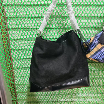 Saturn velur torbica, crossbody tote, horizontalni kvadratni oblik, magnetska kopča, džep na zip i džep za telefon, jesen 2024
