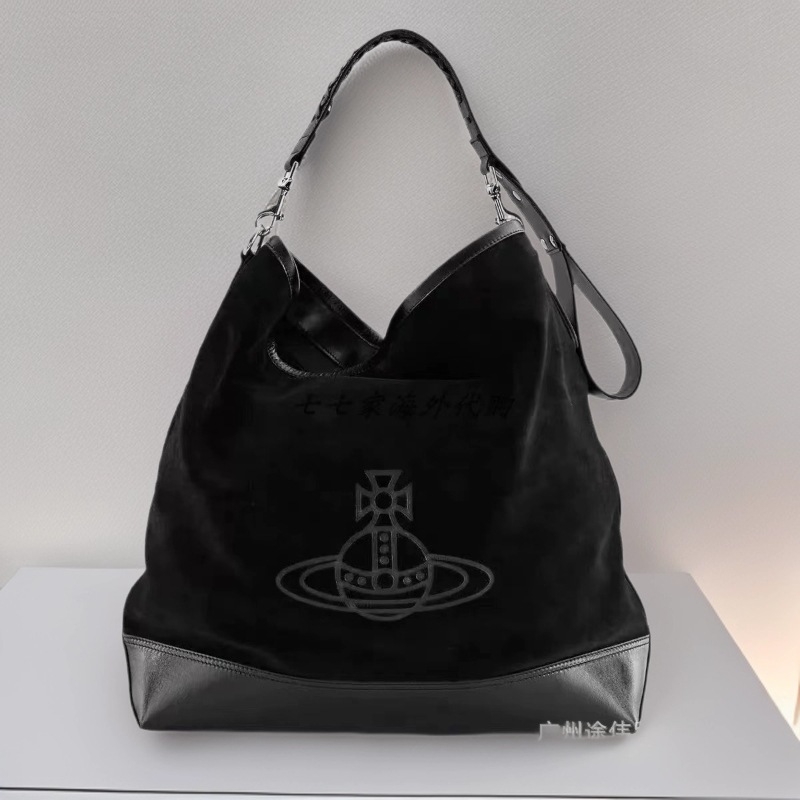 Saturn velur torbica, crossbody tote, horizontalni kvadratni oblik, magnetska kopča, džep na zip i džep za telefon, jesen 2024