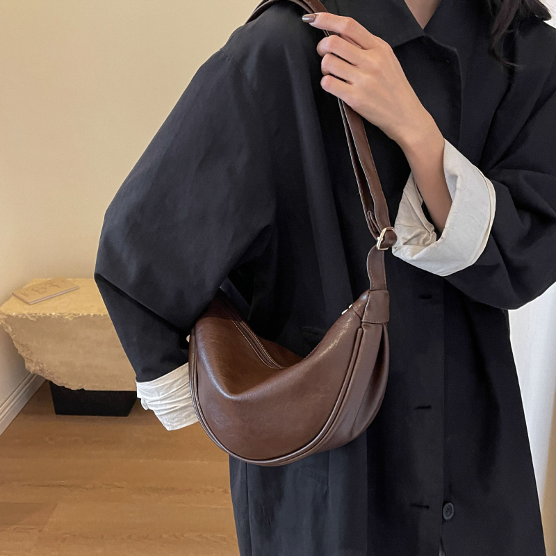 Crossbody torbica Dumpling od PU, gradski minimalistički stil, zatvarač, džep za telefon