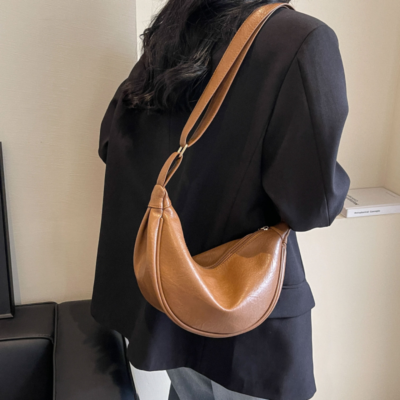 Crossbody torbica Dumpling od PU, gradski minimalistički stil, zatvarač, džep za telefon